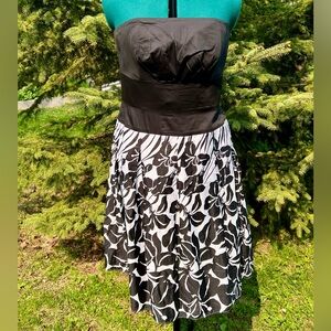 White House Black Market Black and White Strapless Floral Dress